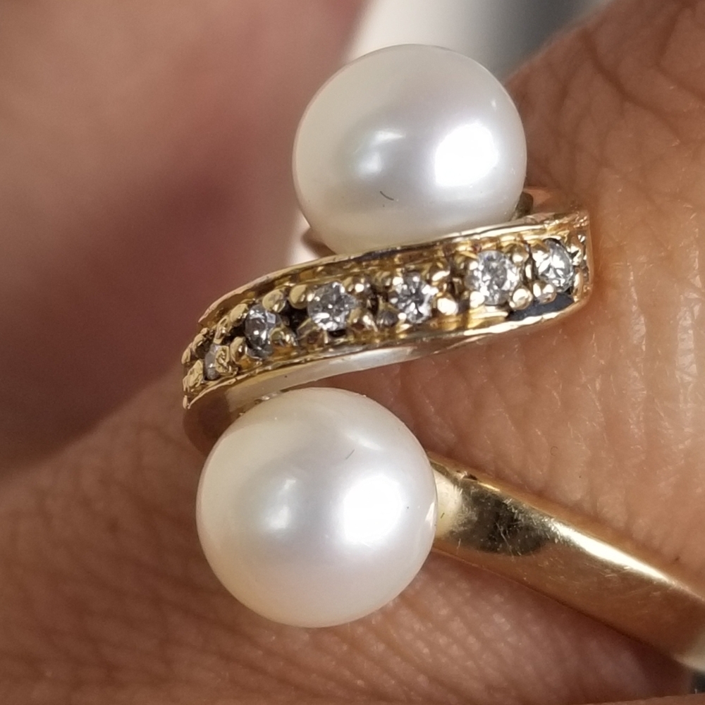 Sale! Vintage  14k toi moi Pearls & diamonds bypass gold ring